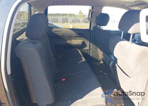 2011 Toyota Tundra Grade 5.7L V8 z USA, uszkodzony, nr VIN 5TFDY5F15BX194204